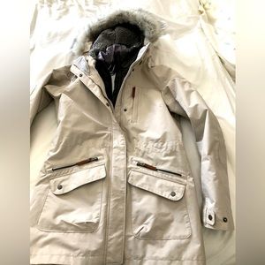 Columbia, Carson pass interchange Parka